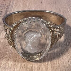 Vintage Gold Tone Cameo Hinged Bangle Bracelet – Victorian Style Statement Piece